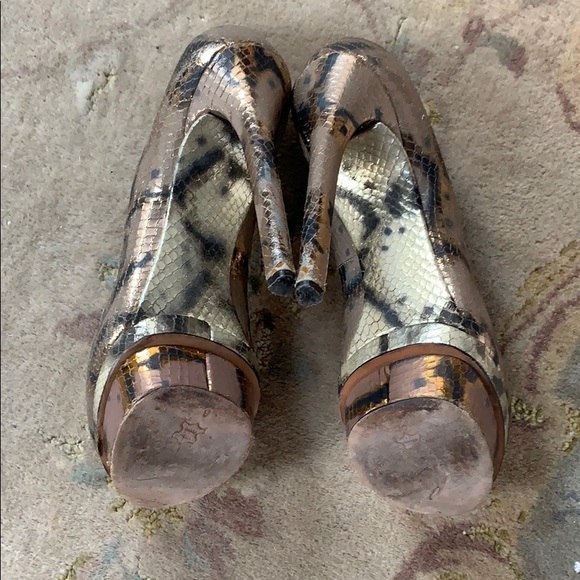 Brian Atwood Python Gold Heels. Size 6. - Picture 7 of 7